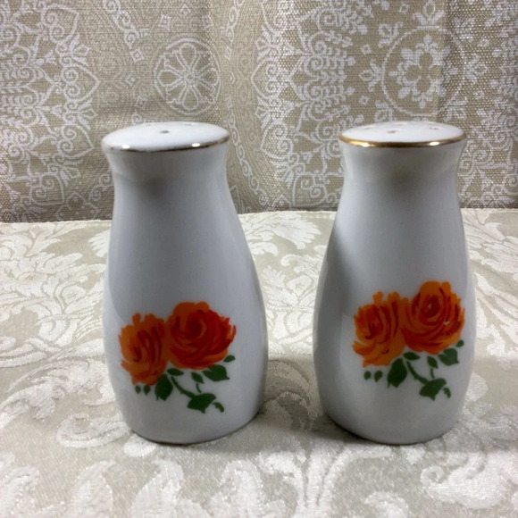 Vintage Orange Rose Salt and Pepper Shakers with Gold Gilt - Made in Japan - Picture 3 of 6